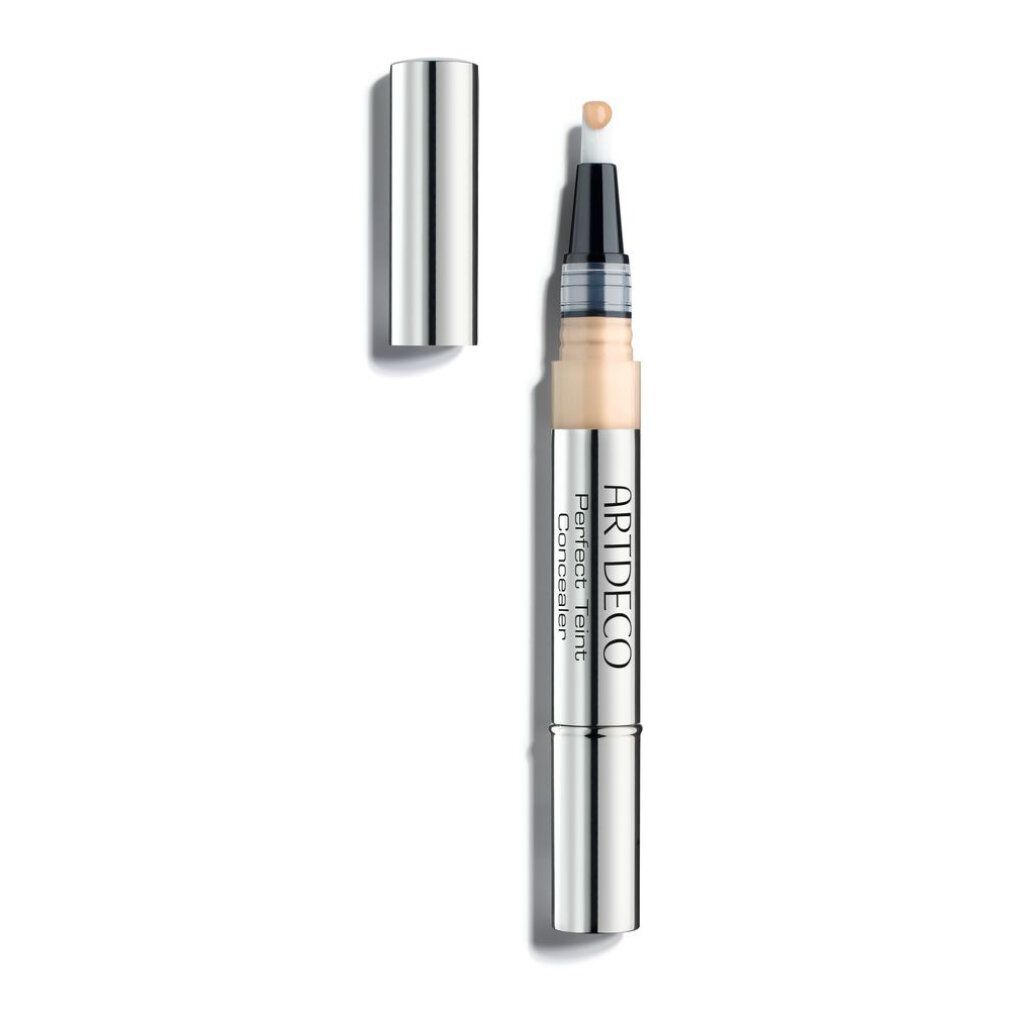 PERFECT TEINT Concealer. Silberfarbene Hülle, hellbeige Farbton. Aufschrift: ARTDECO Perfect Teint Concealer. Kappe daneben.