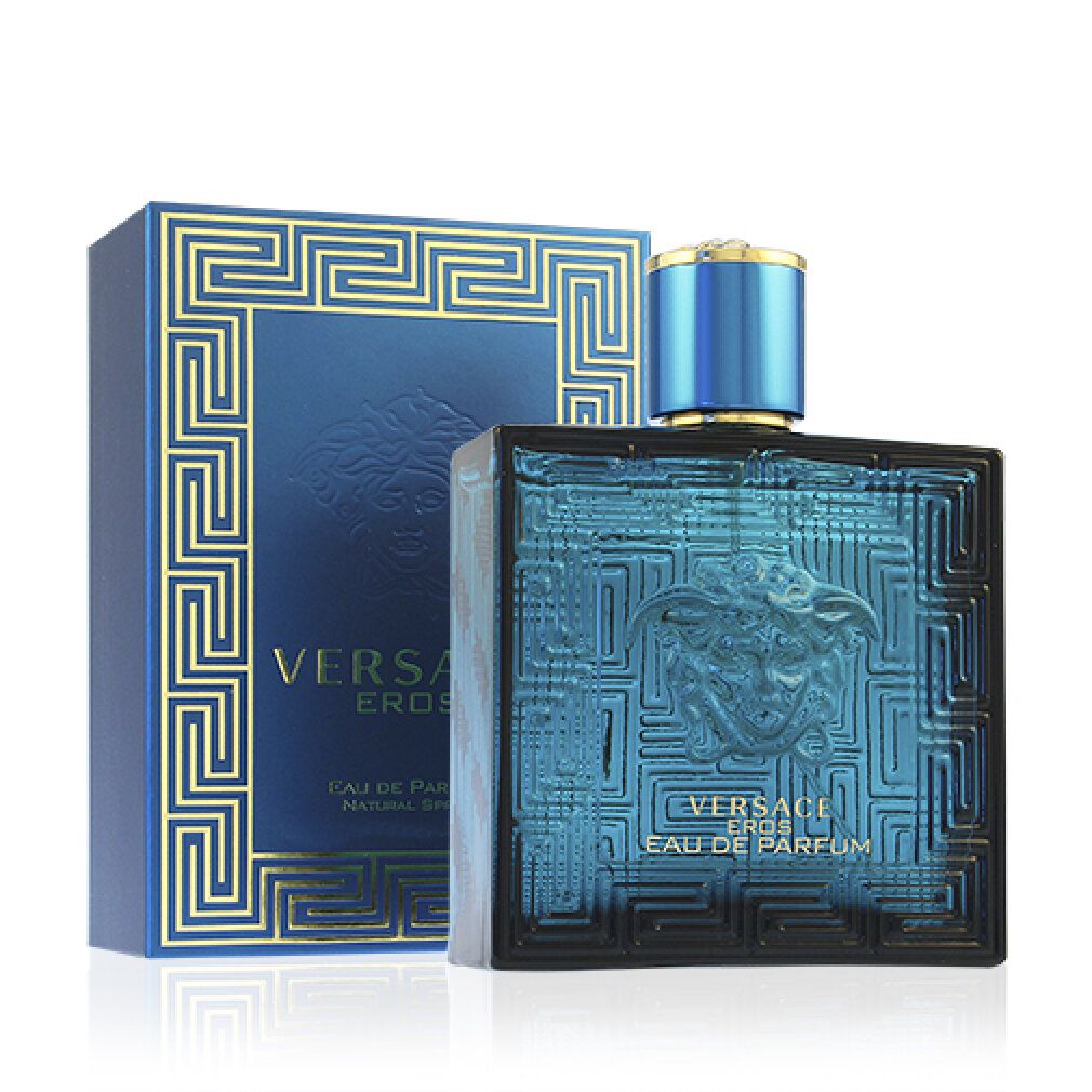 Türkisfarbener Flakon und Schachtel. Flakon mit Medusa-Kopf und Muster. Schriftzug: VERSACE EROS. Schachtel mit Muster.