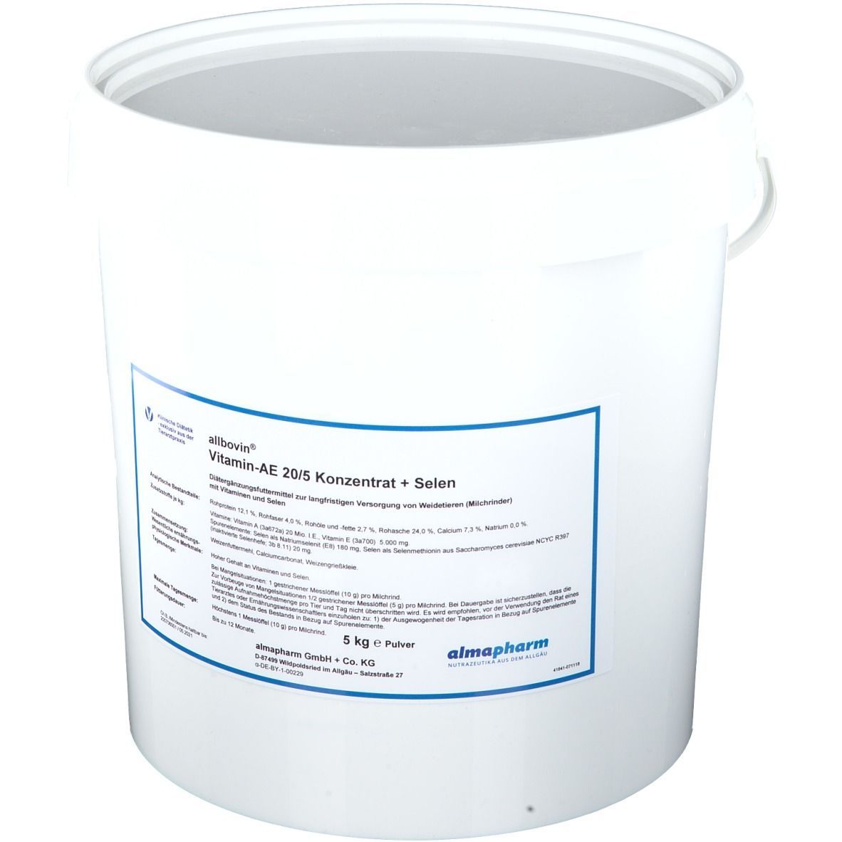 Weißer Eimer mit Aufkleber: allbovin® Vitamin AE 20/5 Konzentrat + Selen. 5 kg Pulver.