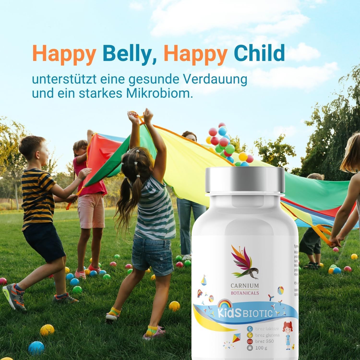 Weiße Flasche mit silbernem Deckel. Aufschrift: Kids Biotic, Carnium Botanicals. Kinder spielen mit Regenbogen-Tuch.
