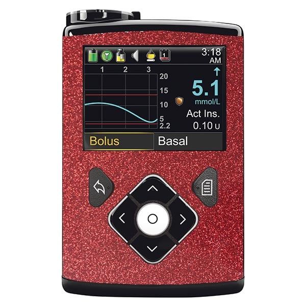 Medizinprodukt mit roter Glitzer-Oberfläche. Display mit Messwerten und Bedienelementen. Schwarze Tasten und Display-Anzeige.