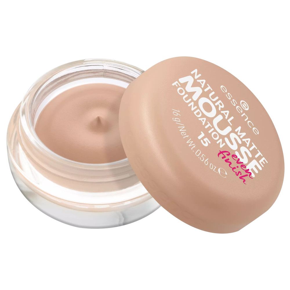 Beigefarbener Tiegel mit geöffnetem Deckel. Inhalt: Foundation. Aufschrift: Essence Natural Matte Mousse Foundation 15. Inhalt: 16 g.