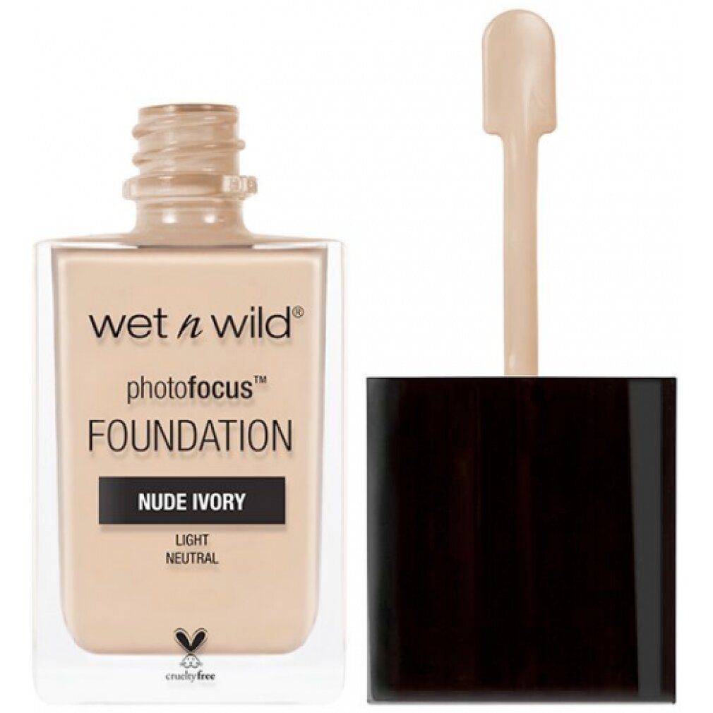 Wet n Wild Photofocus Foundation. Nude Ivory. Flasche mit Applikator. Hellbeige Farbton. Cruelty-free.