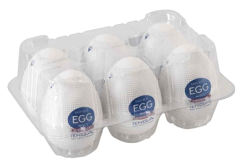 Sechs weiße, eiförmige Produkte in einer transparenten Kunststoffverpackung. Jedes Produkt hat ein blaues Etikett mit "EGG MISTY".