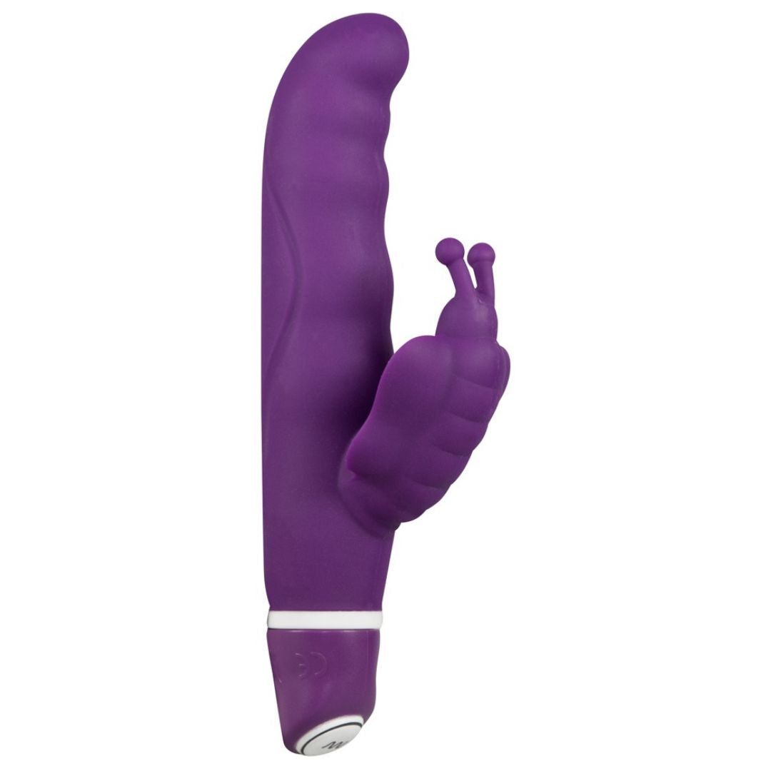 Lila Vibrator mit gebogener Form und Schmetterlings-Design. Mit weißem Ring und Bedienknopf.