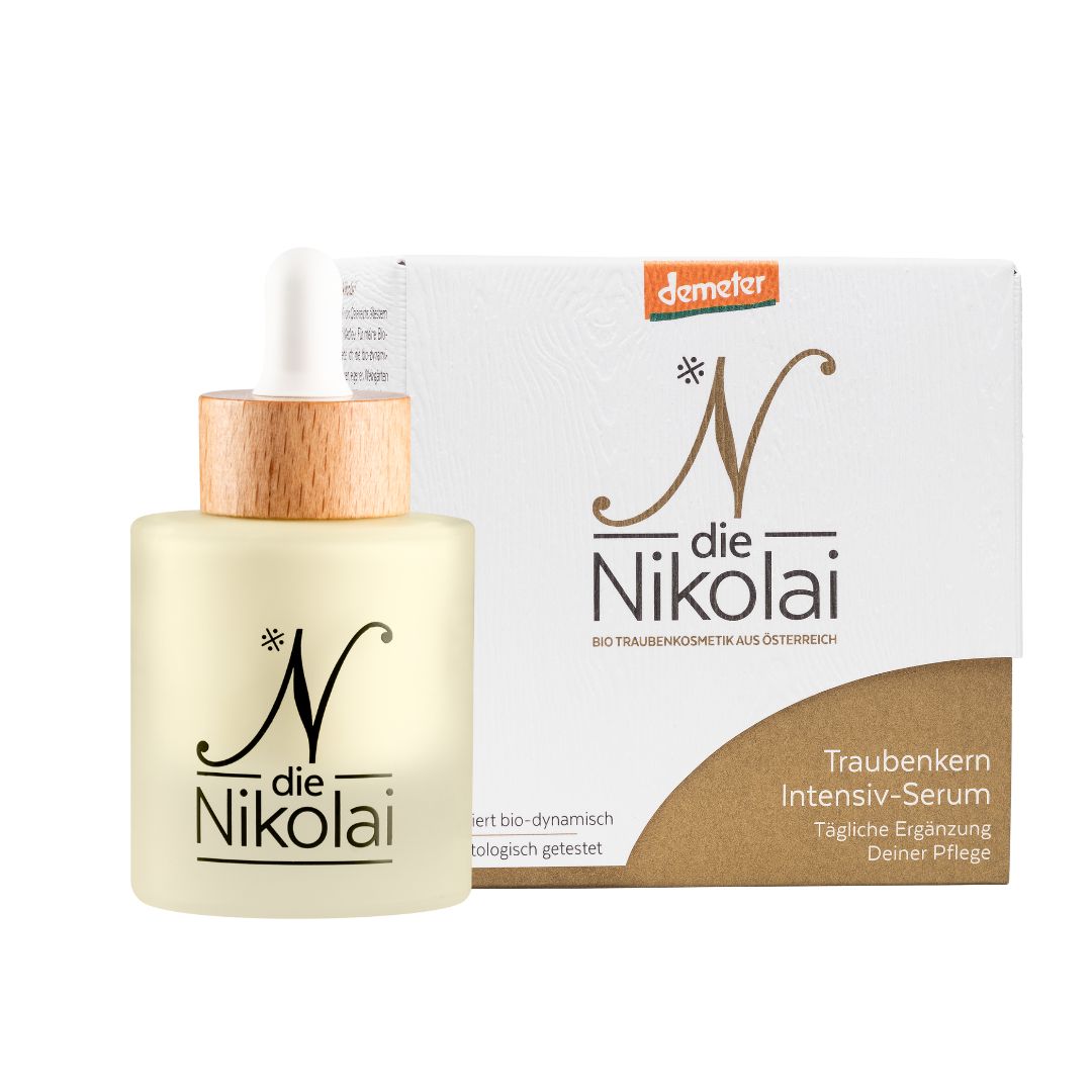 Die Nikolai Traubenkern Intensiv-Serum Flasche mit Pipette und Kartonverpackung. Demeter-zertifiziert.