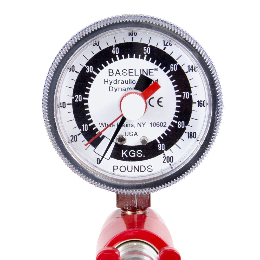 Nahaufnahme des Messgeräts eines Handdynamometers. Schwarze Skala mit weißen Zahlen und rotem Zeiger. CE-Kennzeichnung.