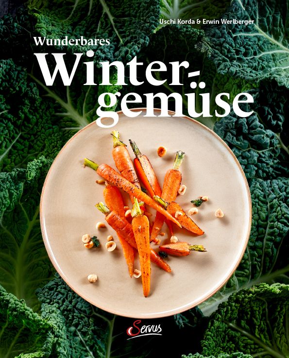 Buchcover mit Titel "Wunderbares Wintergemüse". Darauf Karotten auf einem Teller, umgeben von Blättern. Autoren: Uschi Korda & Erwin Werlberger.