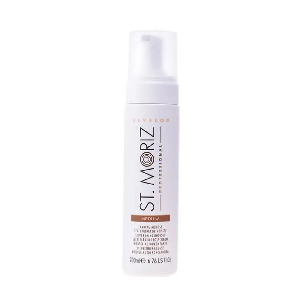 Weiße Flasche mit Sprühkopf. Aufschrift: St. Moriz Professional, Medium, Selbstbräunungsmousse. 200ml.