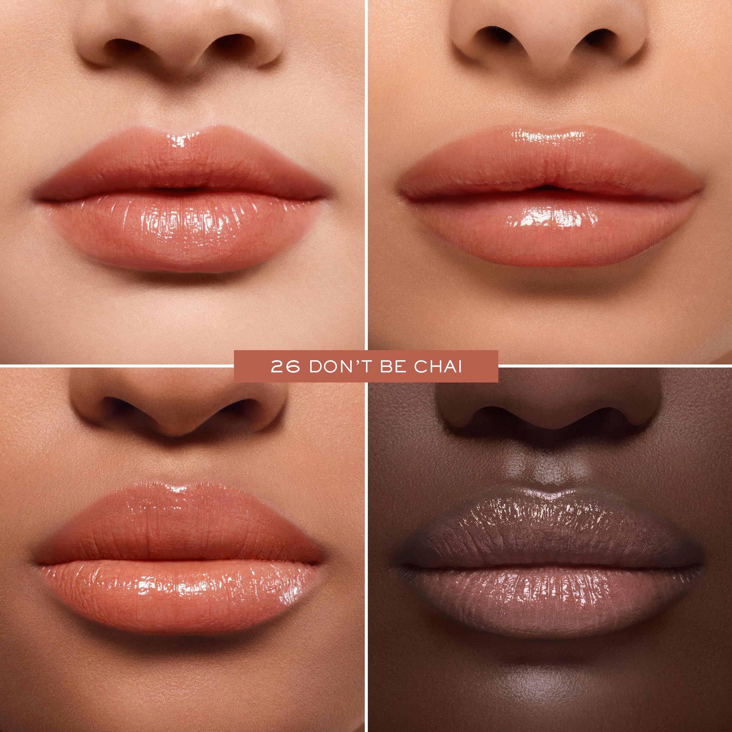 Vier Lippen mit Lippenbalsam. Farbton: 26 Don't Be Chai. Lippen in verschiedenen Hauttönen. Glänzendes Finish.