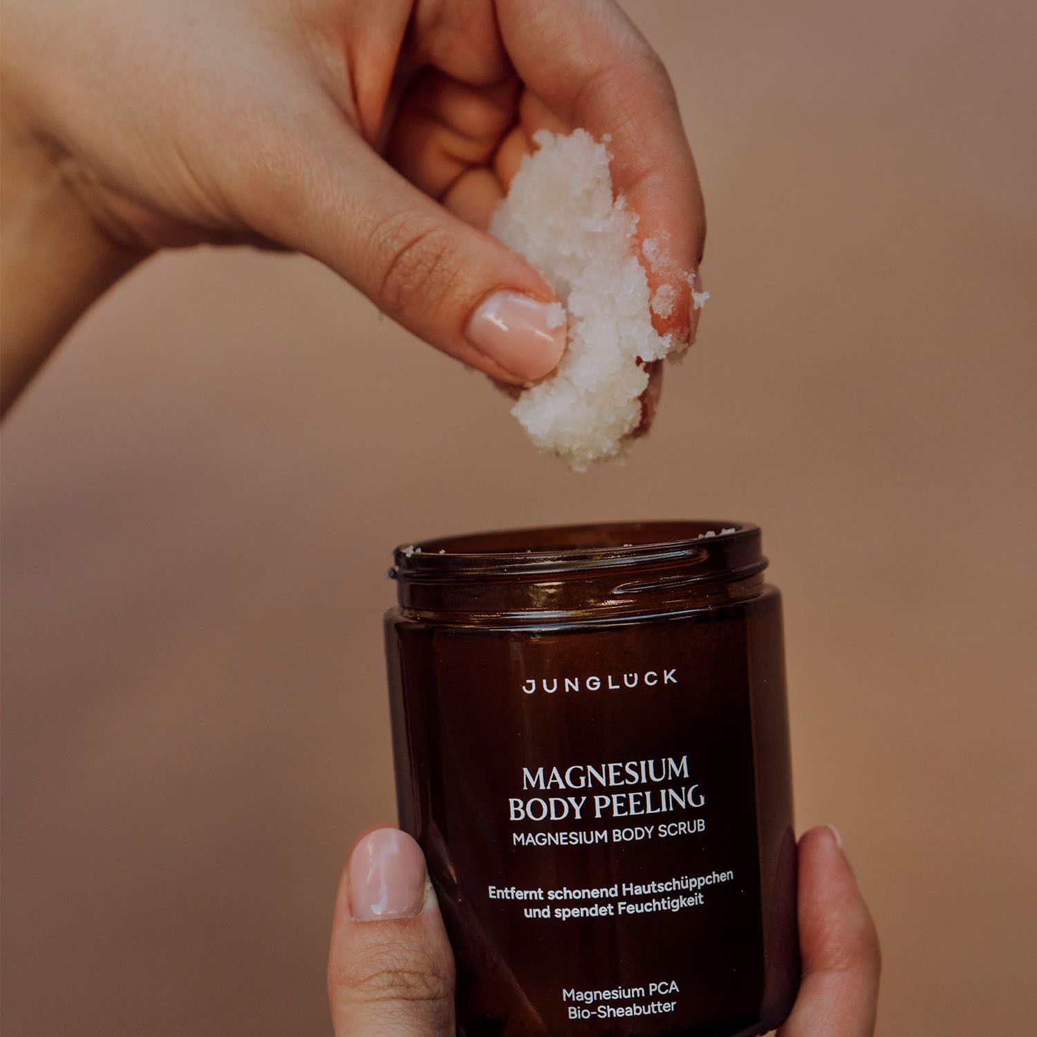 JUNGLÜCK Magnesium Body Peeling - mit Zucker- und Magnesiumkristallen