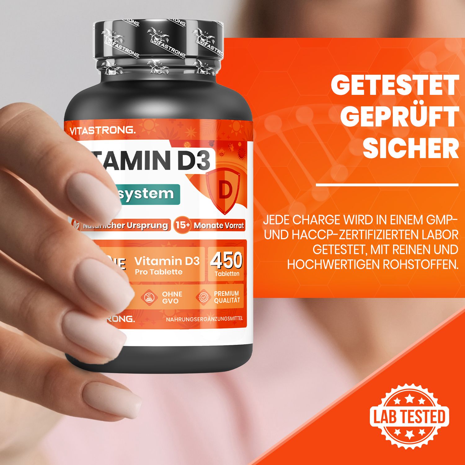 Hand hält Vitamin D3-Flasche. Text: Getestet, geprüft, sicher. Lab getestet.