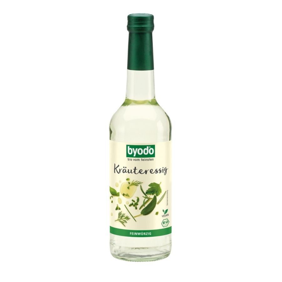Glasflasche mit grünem Verschluss. Etikett mit "byodo Kräuteressig". Illustrationen von Kräutern. Vegan-Siegel.