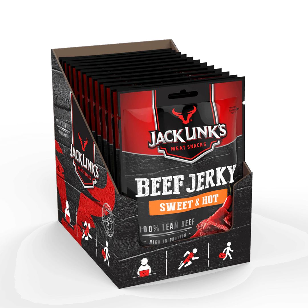 Verpackung mit Jack Link's Beef Jerky Sweet & Hot. Schwarze und rote Beutel in einem Karton. Aufschrift: 100% mageres Rindfleisch.