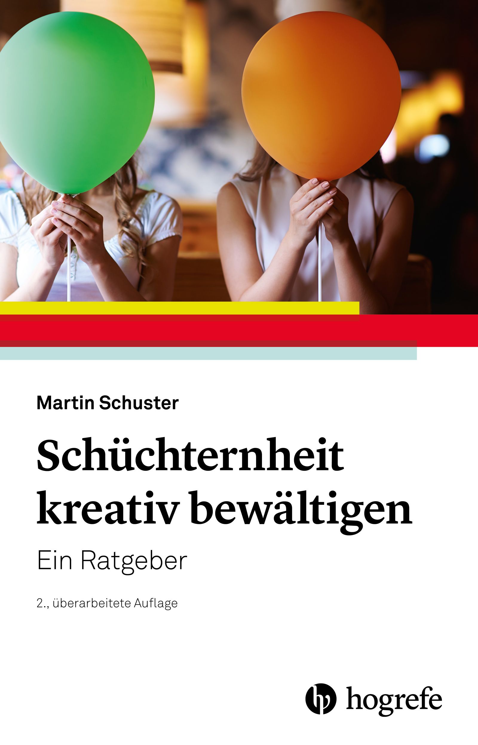 Buchcover mit Titel: Schüchternheit kreativ bewältigen. Autor: Martin Schuster. Verlag: Hogrefe. Zwei Personen halten Ballons vor ihren Gesichtern.