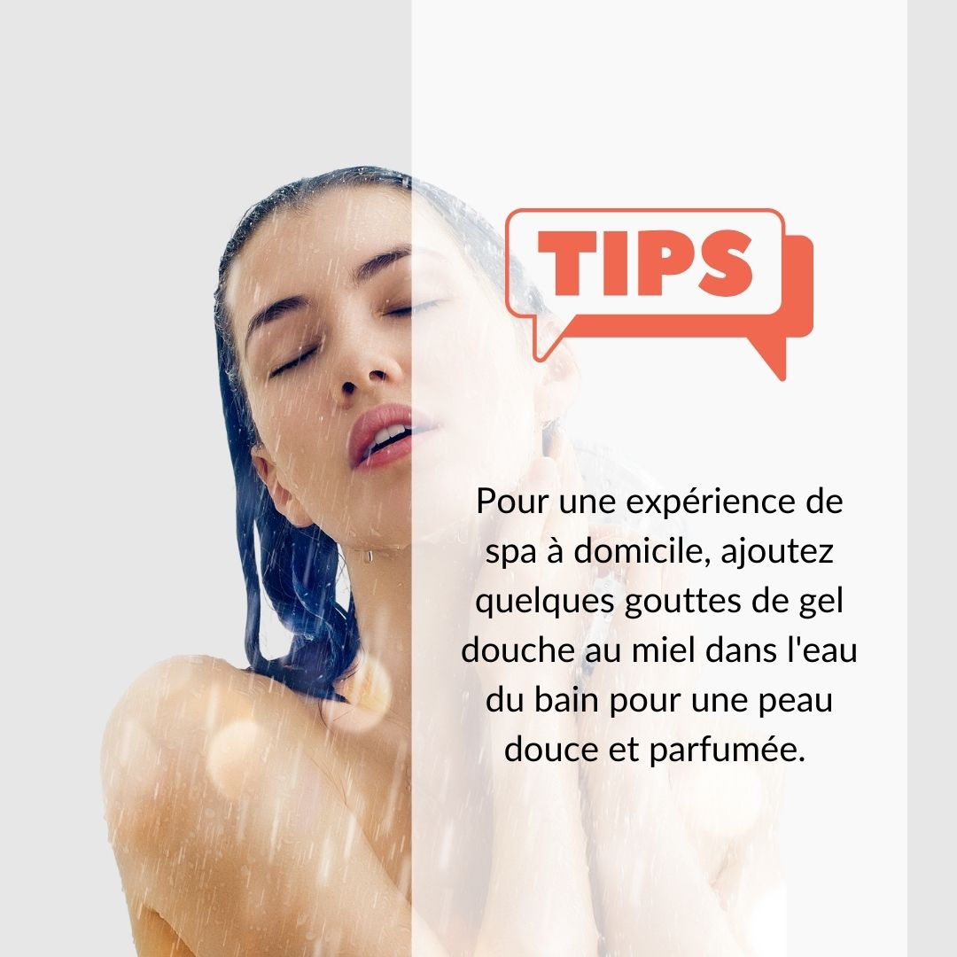 Femme sous la douche. Texte: Conseils. Pour une expérience spa à domicile, gel douche au miel dans l'eau.