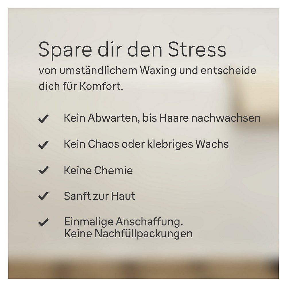 Frau epiliert Achseln mit Braun Silk-épil 7. "Weniger Schmerzempfinden dank Massagerollen".