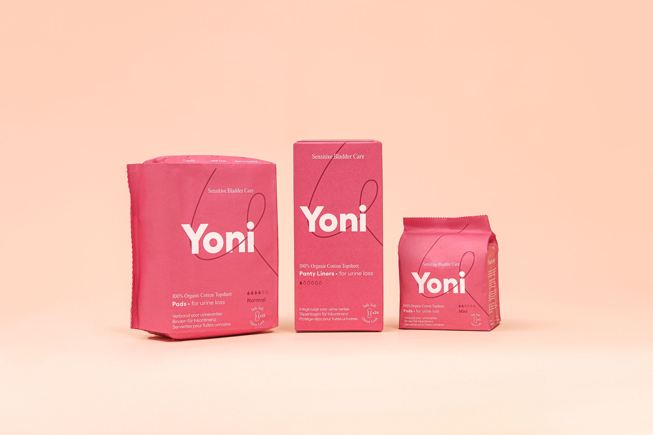 Drei rosa "Yoni"-Verpackungen. Unterschiedliche Größen. Aufschrift: Pads für Urinverlust, Bio-Baumwoll-Oberfläche.
