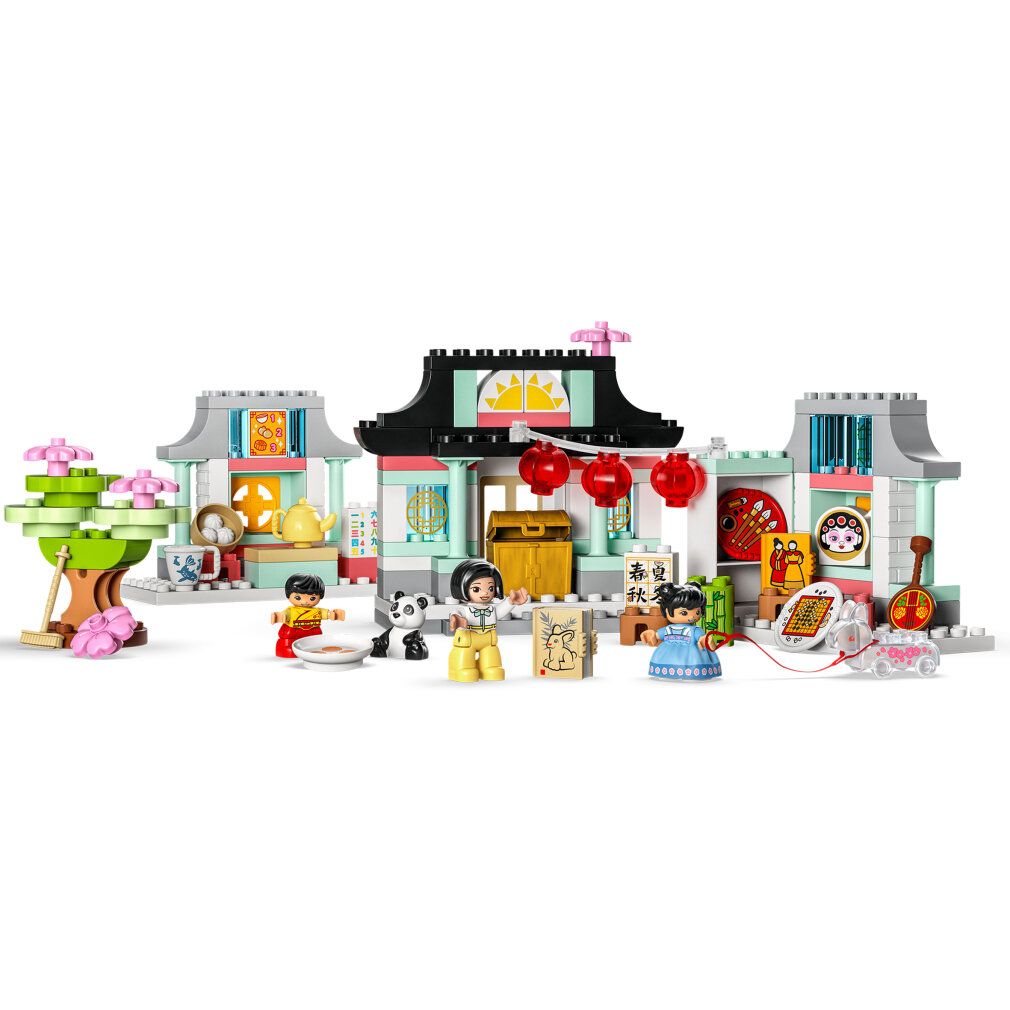 LEGO Duplo Set. Enthält Gebäude, Figuren und Zubehör. Verpackung mit Produktname und Altersempfehlung.