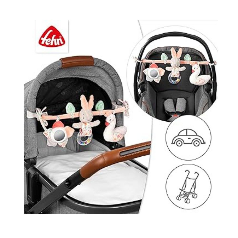 Spielzeugkette am Kinderwagen. Hase, Ente, Blume und Rassel. Marke Fehn. Abbildungen: Auto, Kinderwagen.