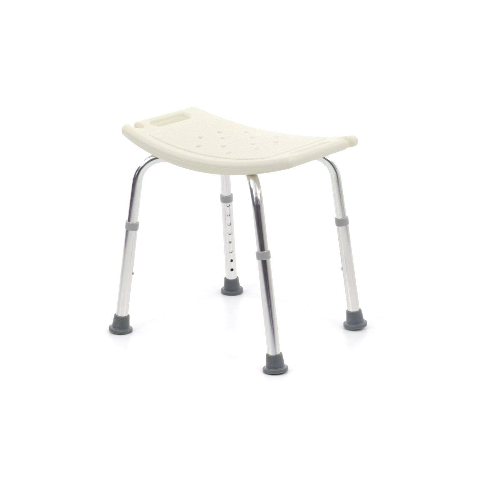Duschstuhl ohne Rückenlehne, höhenverstellbar. Beige Sitzfläche, silberfarbenes Gestell. Vier Beine mit Gummifüßen.