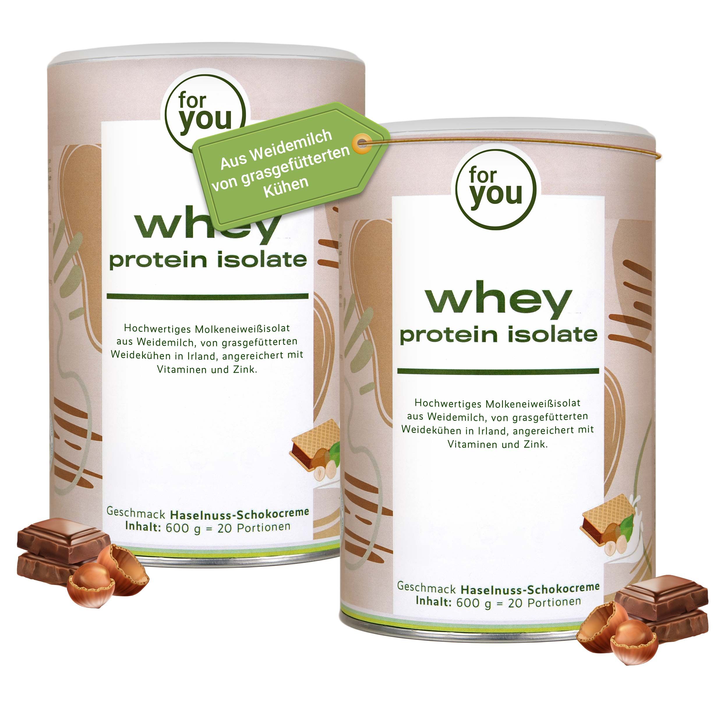 Zwei Dosen "whey protein isolate" in Haselnuss-Schokocreme-Geschmack. Eine Dose mit grünem Anhänger "Aus Weidemilch von grasgefütterten Kühen".