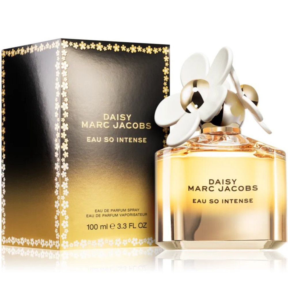 Parfümflakon und Schachtel. Flakon mit weißer Blüte. Aufschrift: Daisy Marc Jacobs Eau So Intense. Schachtel mit Blumenmuster.