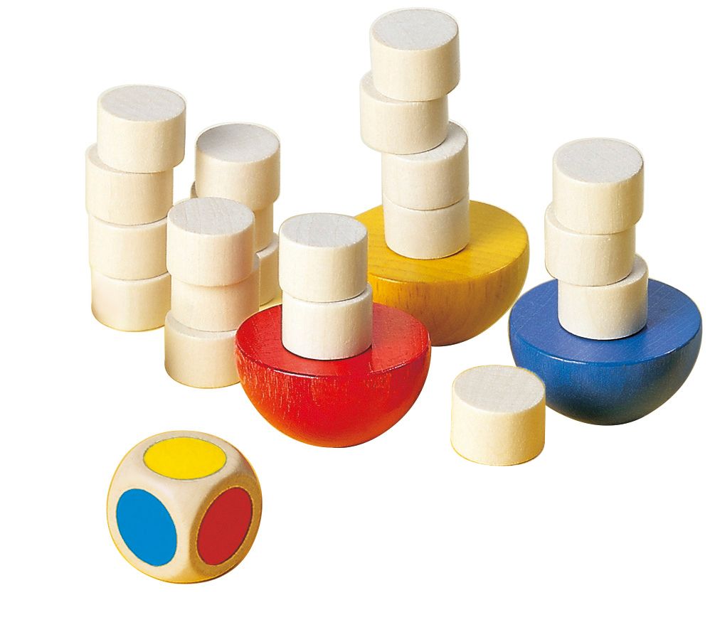 Holzspiel mit bunten Halbkugeln und Holzzylindern. Ein Würfel mit farbigen Punkten. Das Spielzeug ist auf weißem Hintergrund.