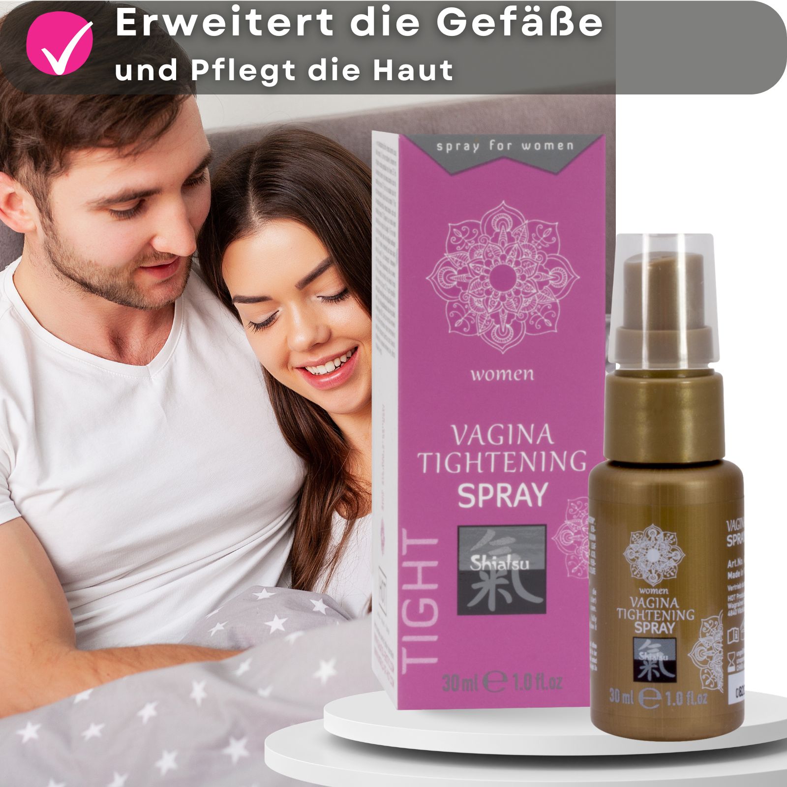 Goldfarbene Sprühflasche. Text: Vagina Tightening Spray. Paar im Hintergrund. Check-Zeichen.