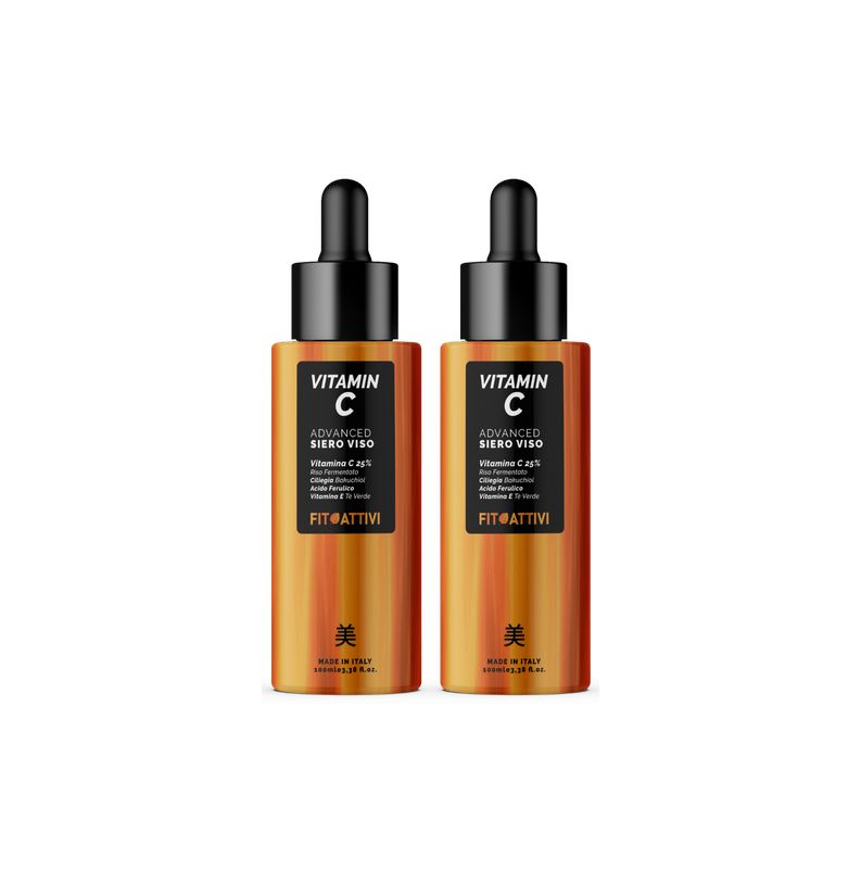 Zwei Flaschen mit schwarzem Deckel und Pipette. Aufschrift "Vitamin C" und "Advanced Siero Viso". Orangefarbener Hintergrund.