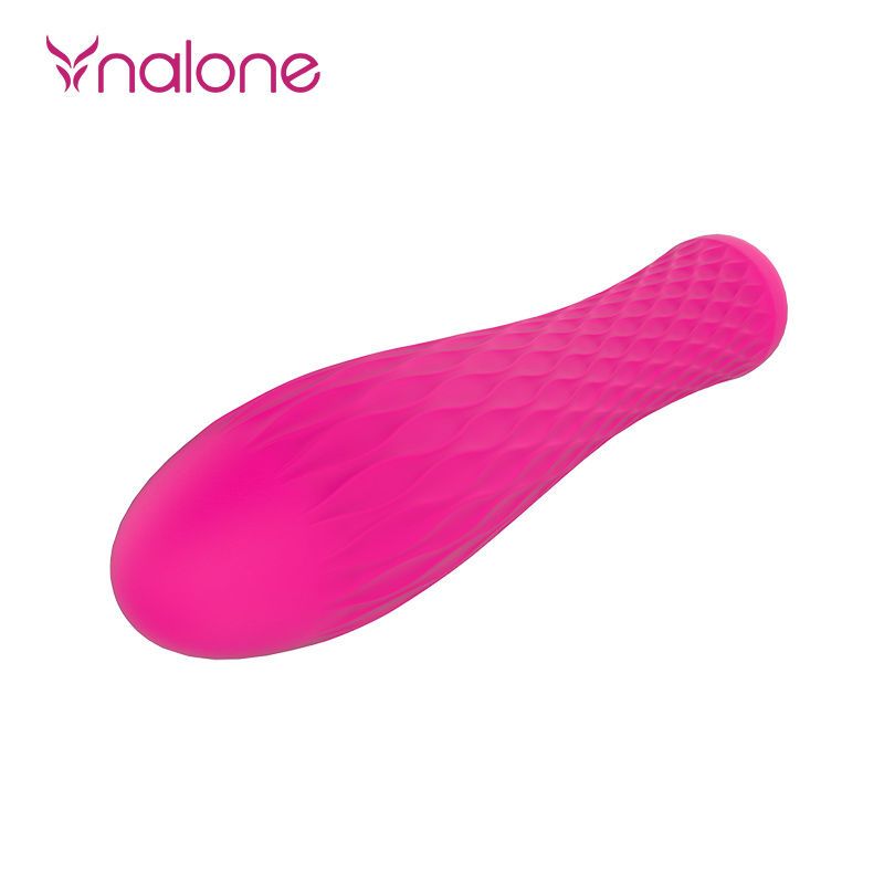 Pinkfarbener Vibrator mit geriffelter Oberfläche. Logo Nalone.