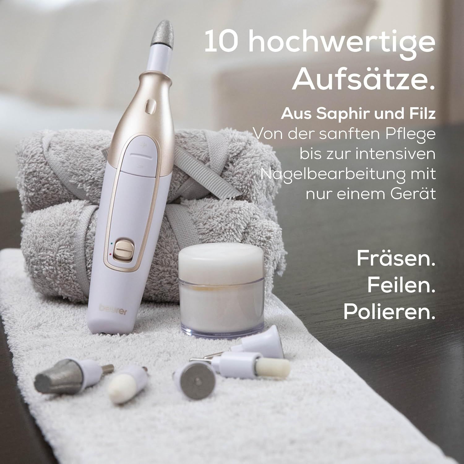 Weiß-goldenes Maniküre-Pediküre-Gerät mit Zubehör. Aufschrift: 10 hochwertige Aufsätze. Aus Saphir und Filz. Fräsen. Feilen. Polieren.