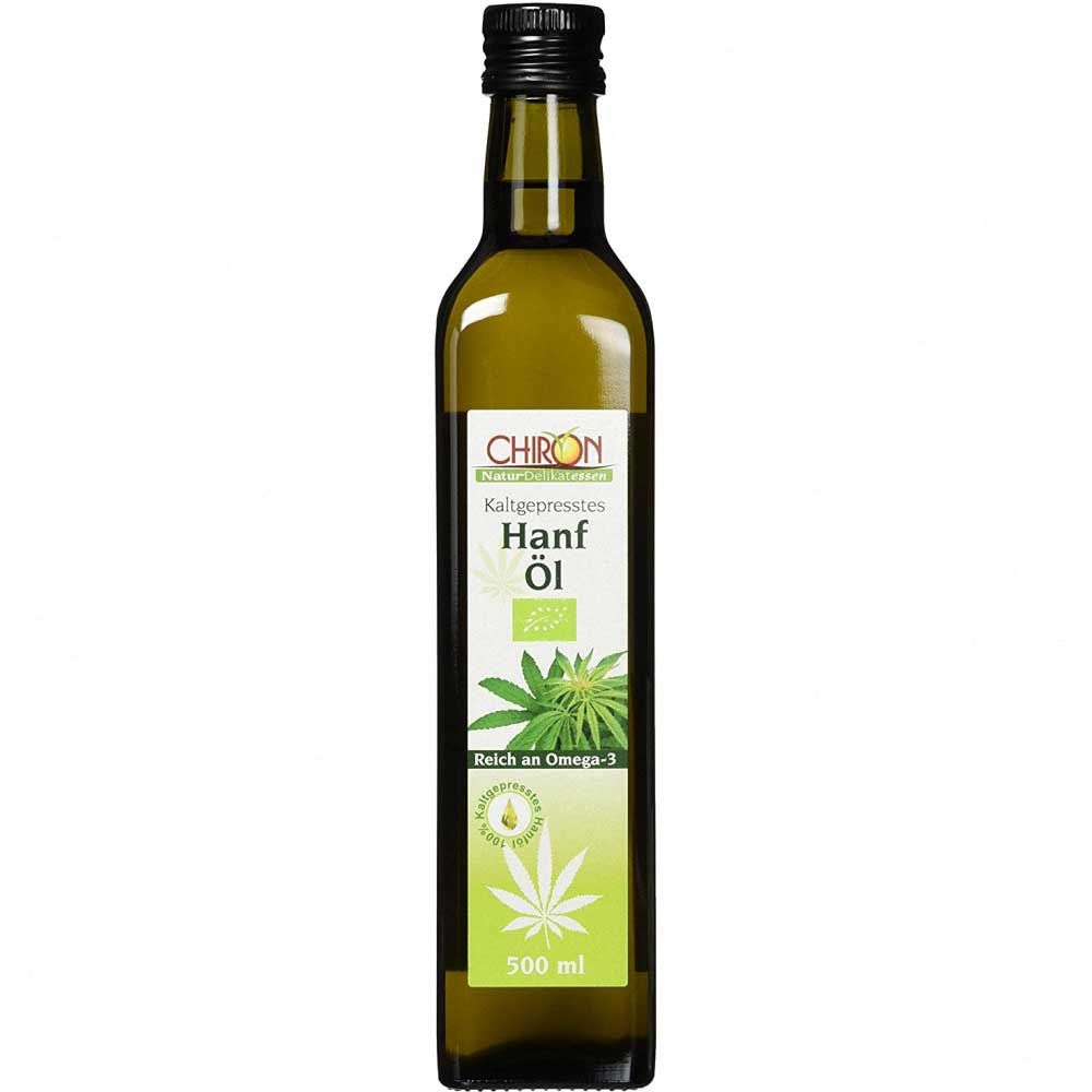 Grüne Glasflasche mit schwarzem Deckel. Etikett mit "CHIRON", "Hanf Öl" und Omega-3-Hinweis. 500 ml.