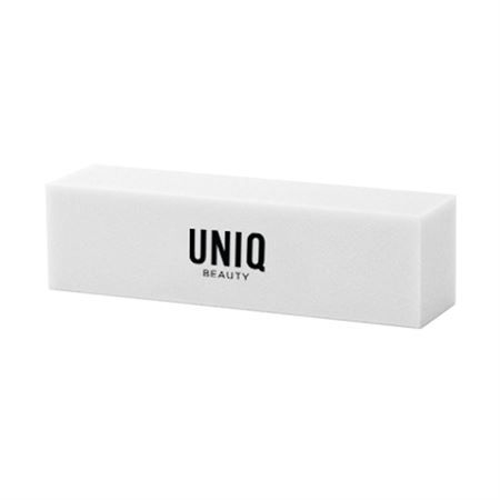 Weißer Nagelbufferblock mit schwarzem UNIQ BEAUTY Logo.