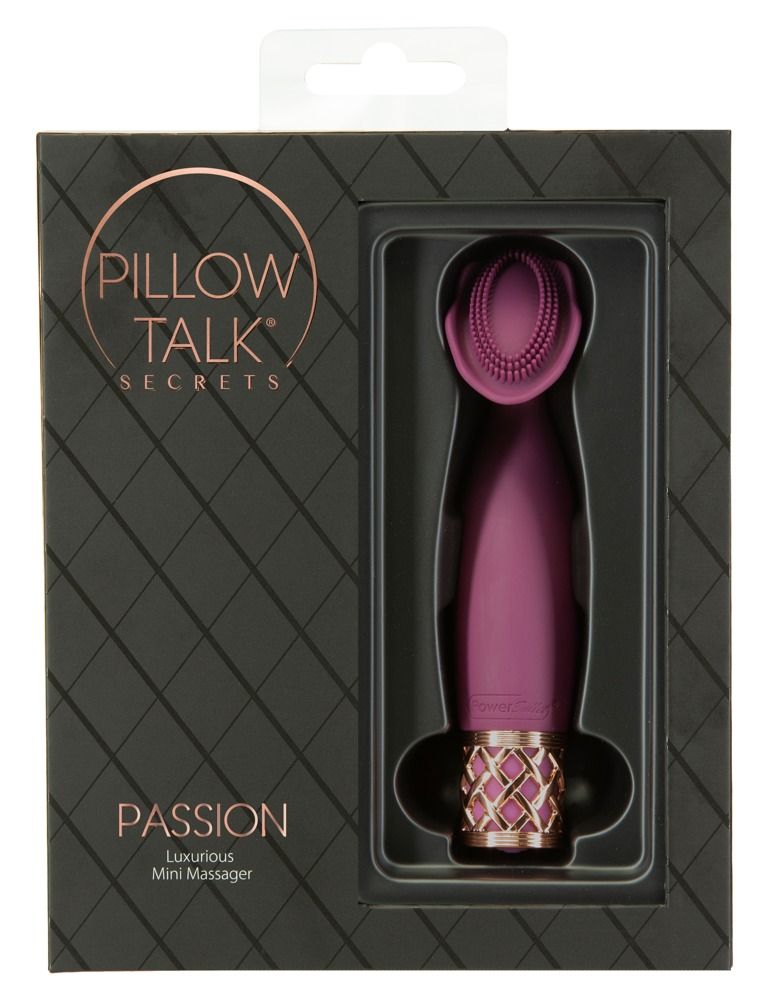 Verpackung mit lila Massagegerät. Produktname: PILLOW TALK SECRETS PASSION. Schwarzer Hintergrund.