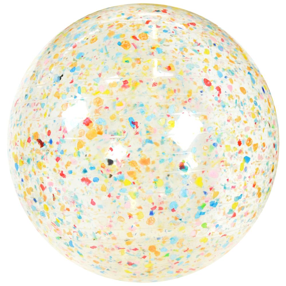 Kugel aus transparentem Material mit bunten Flecken. Fitnessball mit farbigen Punkten.