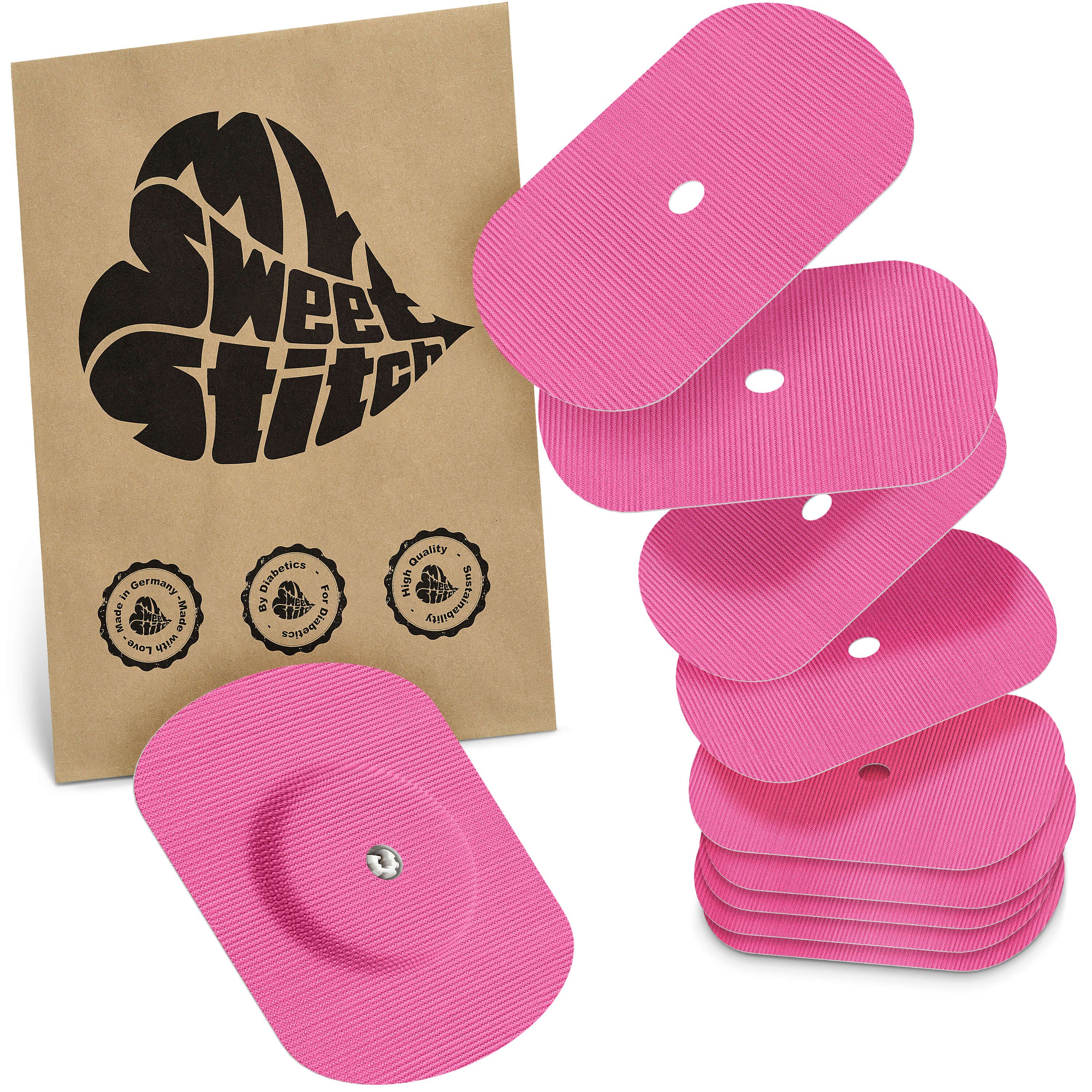 Rosa Pflaster mit Belüftungsloch. Braune Papiertüte mit Logo. Mehrere Pflaster gestapelt.