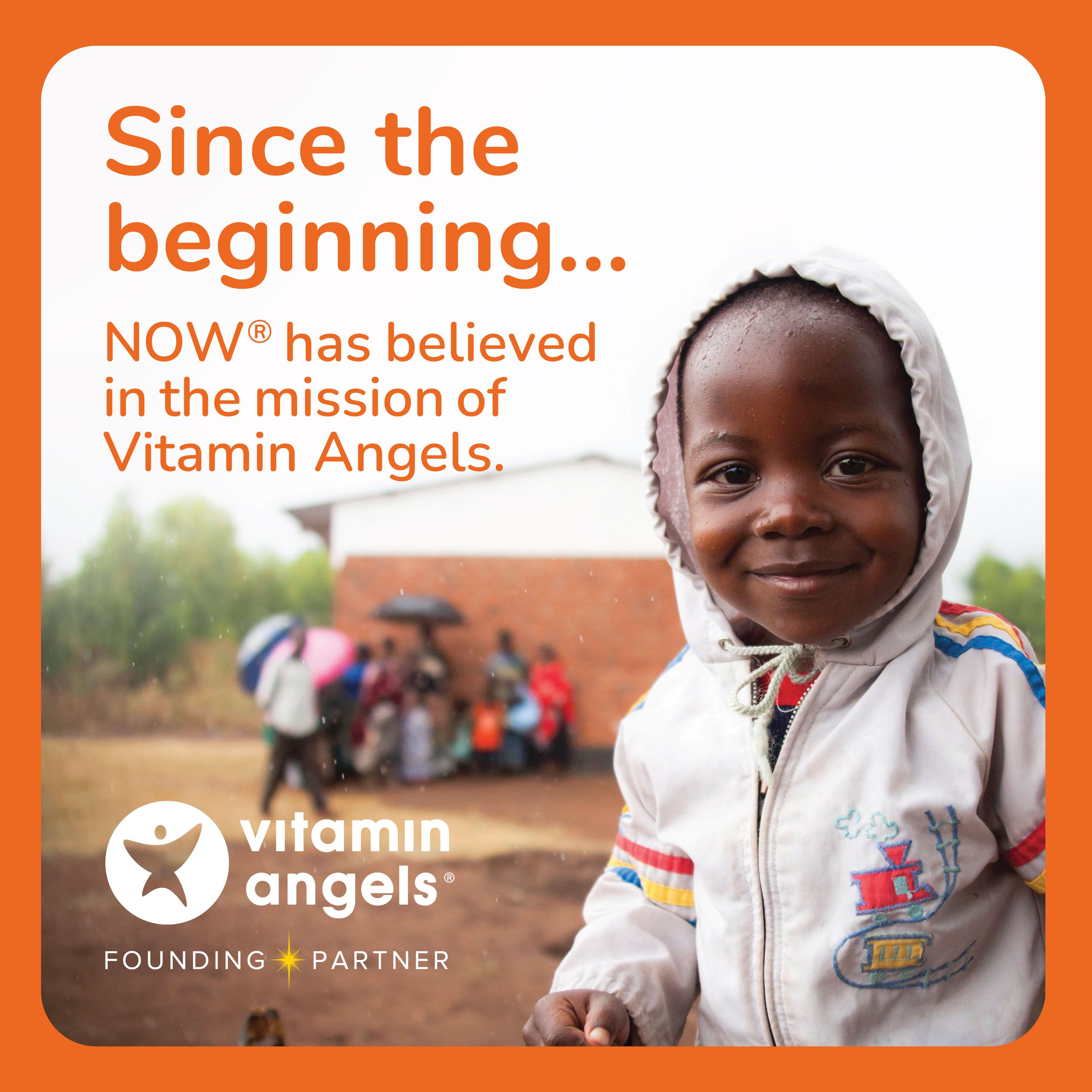 Kind lächelt, Partner von Vitamin Angels, unterstützt von NOW.