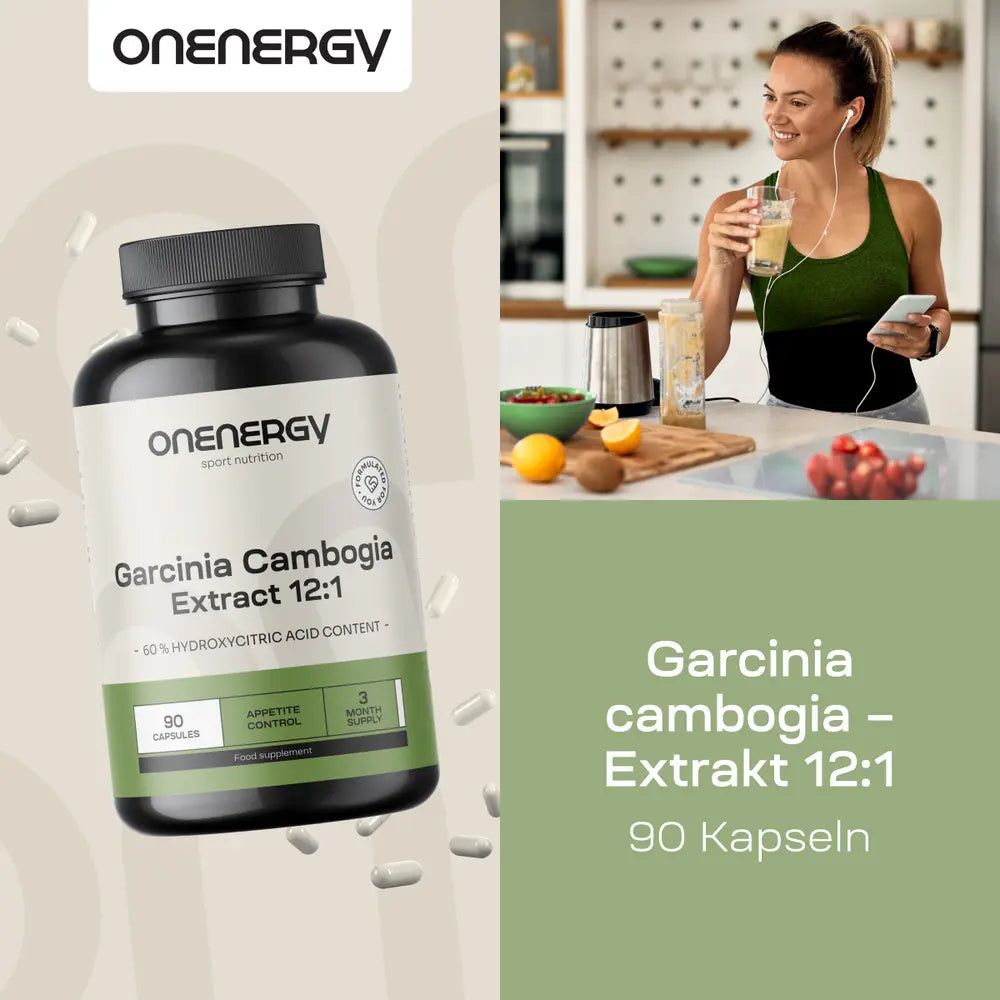 OnEnergy Garcinia Cambogia Extrakt 12:1 Flasche neben einer Frau, die trinkt. Text: 90 Kapseln. Küche im Hintergrund.