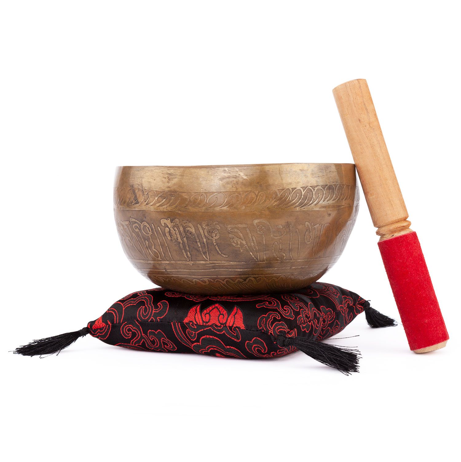 Bol sonore sur coussin, mailloche en bois. Bronze, gravure. Coussin noir et rouge avec glands. Mailloche avec feutre rouge.