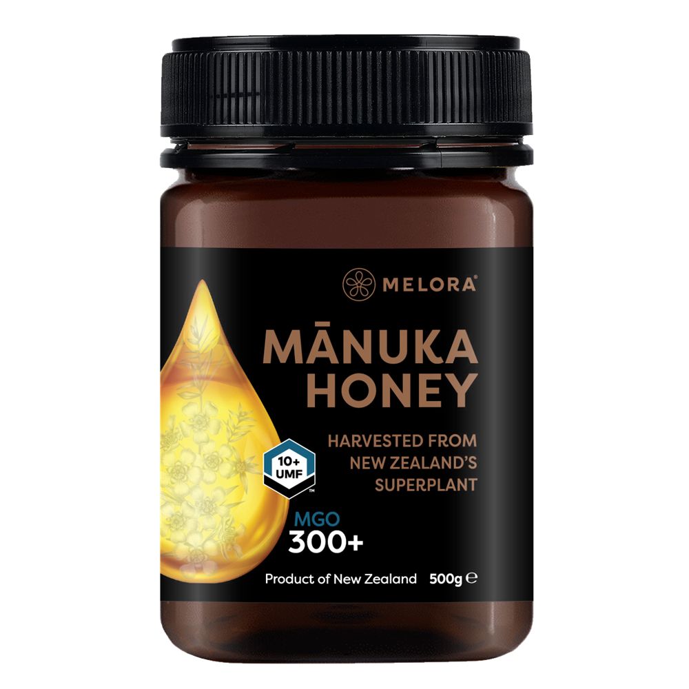 Braune Honigflasche mit schwarzem Deckel. Aufschrift: Mānuka Honey, MGO 300+. Hergestellt in Neuseeland.