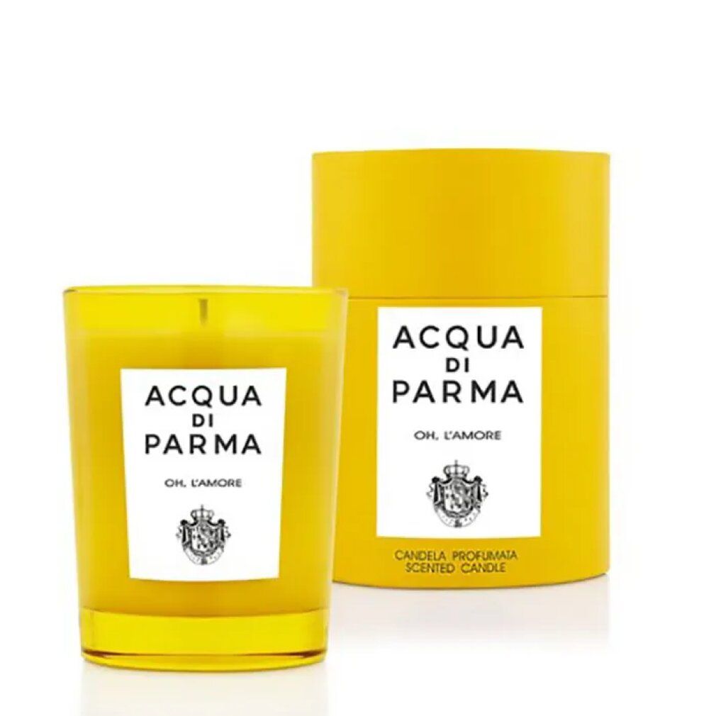Gelbe Kerze in Glas, daneben zylindrische Verpackung. Aufschrift: Acqua di Parma, Oh, l'Amore. Duftkerze.