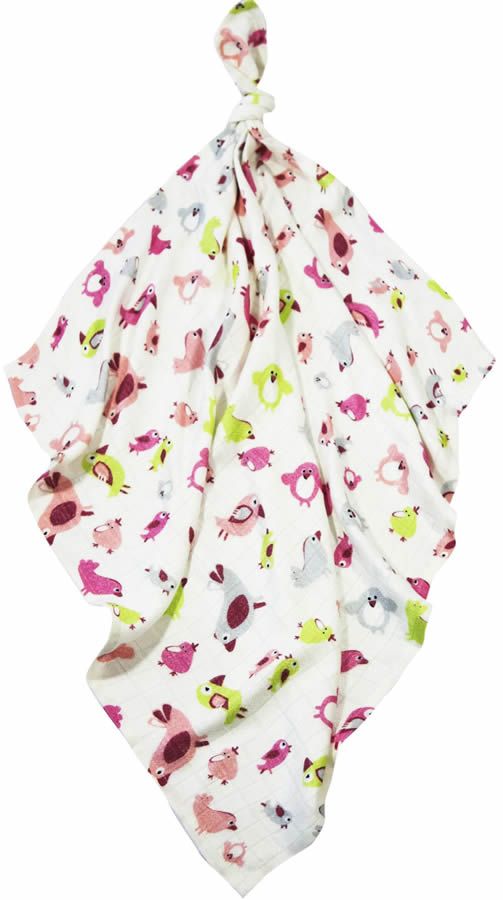 Weißes Mulltuch mit rosa, grünen und grauen Vogelmustern. Das Tuch ist geknotet.