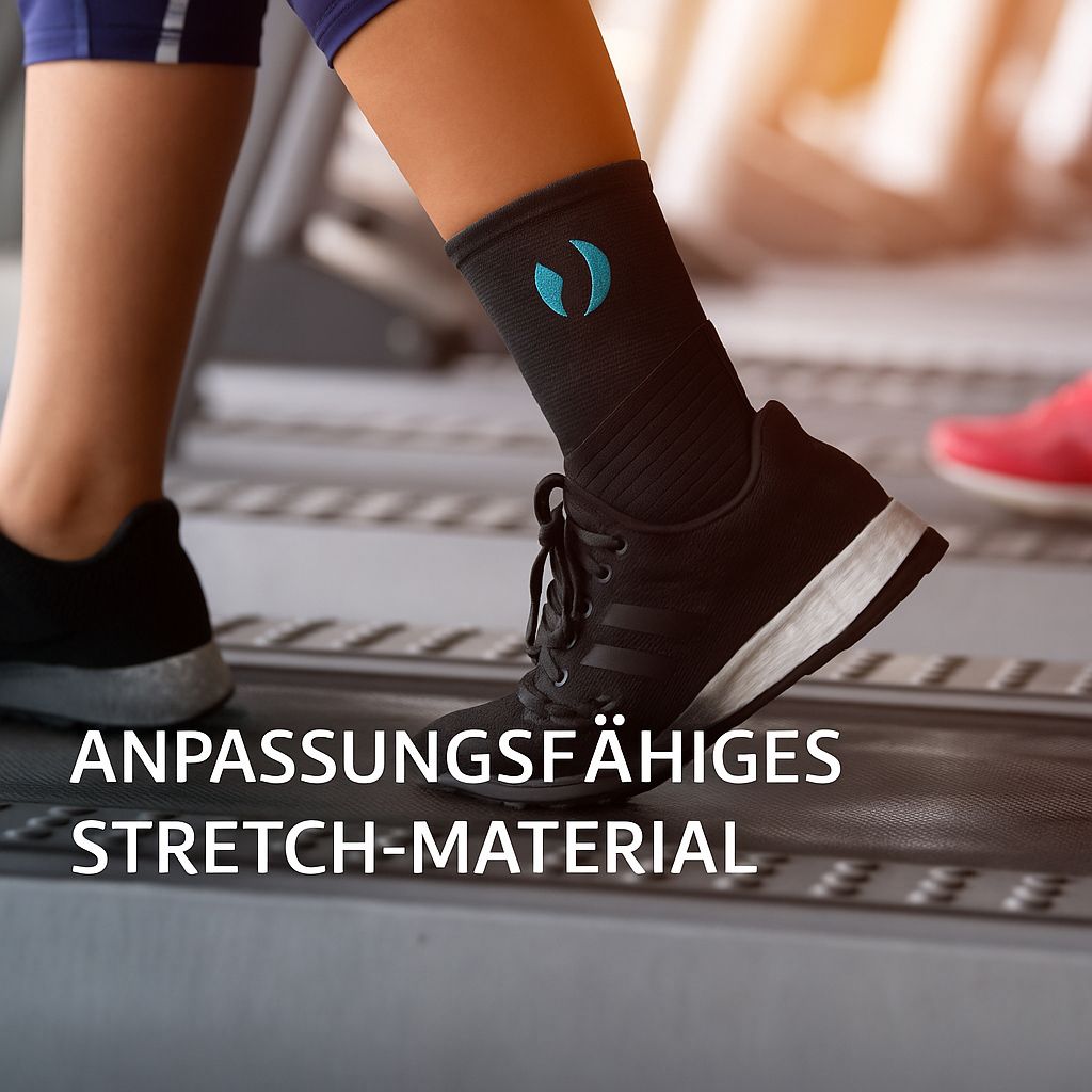 Person läuft auf einem Laufband mit Knöchelbandage und Sportschuhen. Text: Anpassungsfähiges Stretch-Material.