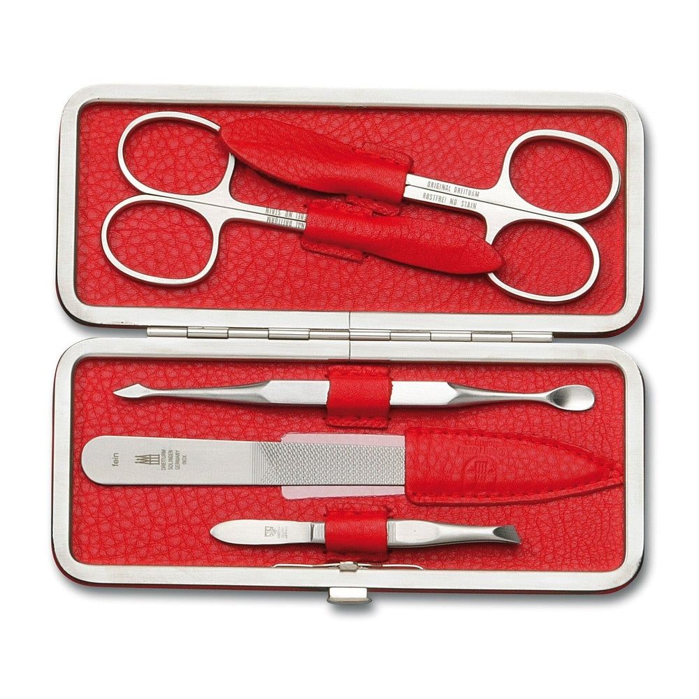 Maniküre-Etui mit rotem Innenfutter. Enthält Nagelschere, Nagelfeile, Pinzette und weitere Werkzeuge. Metallrahmen.