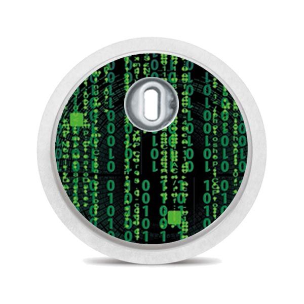 Runder Aufkleber mit Code-Motiv. Grüner Code auf schwarzem Hintergrund. Weißer Rand, silberner Mittelteil.