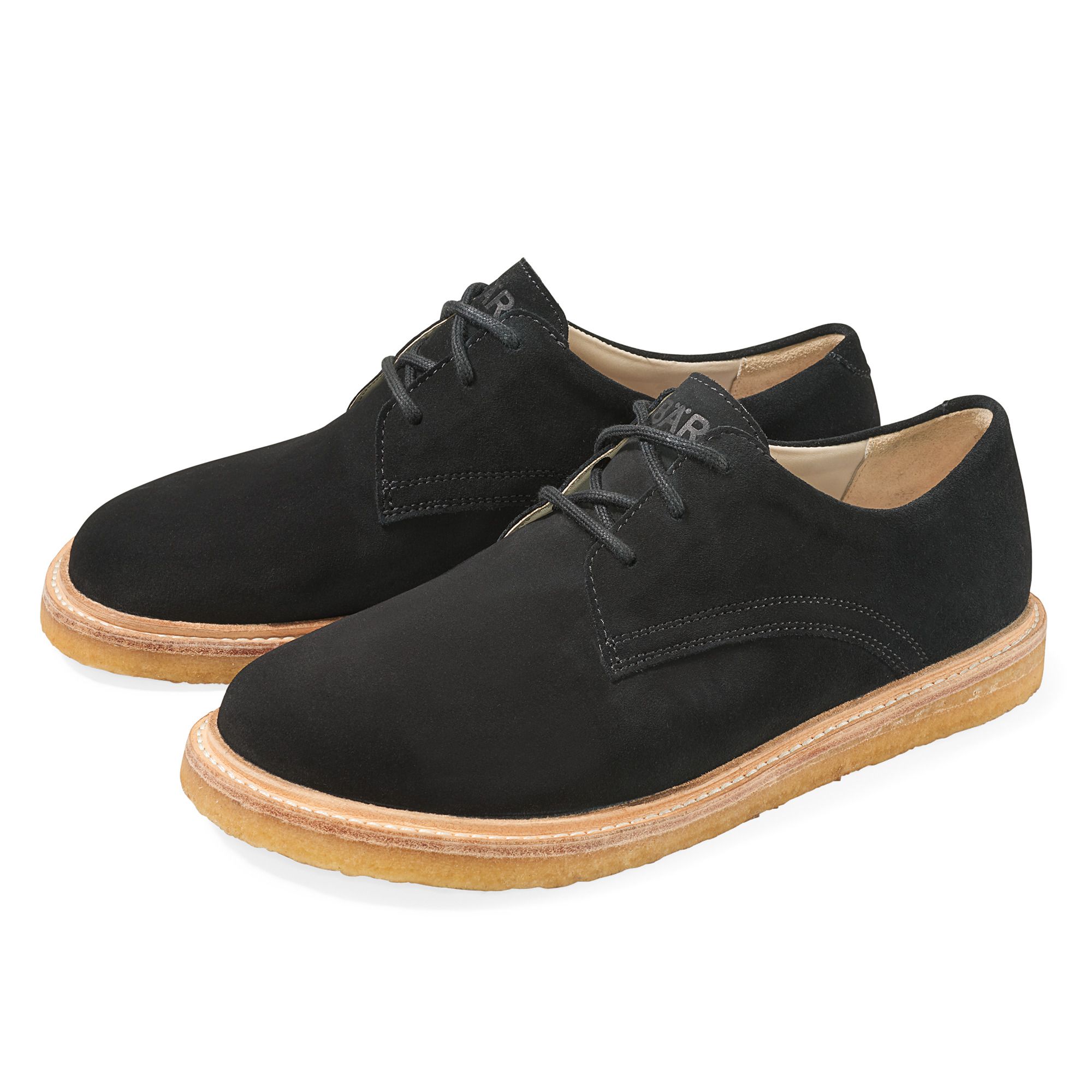 Schwarze Schnürschuhe mit heller Sohle. BÄR-Logo auf der Zunge. Breiter Schnitt.