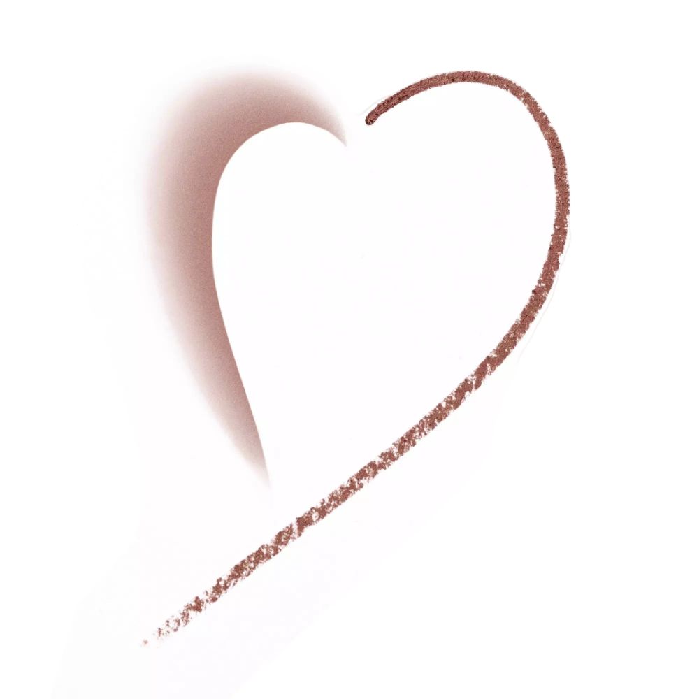 Braune Linie in Herzform, vermutlich von Essence Satin Gel Eyeliner. Auf weißem Hintergrund.