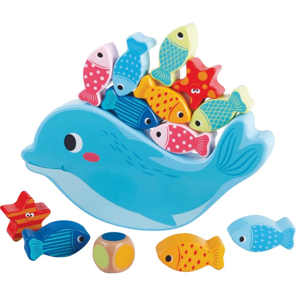 Balance-Spiel mit Delfin und bunten Fischen. Holzspielzeug mit Delfin, Fischen und Würfel. Mehrere Holzfische auf dem Delfin.