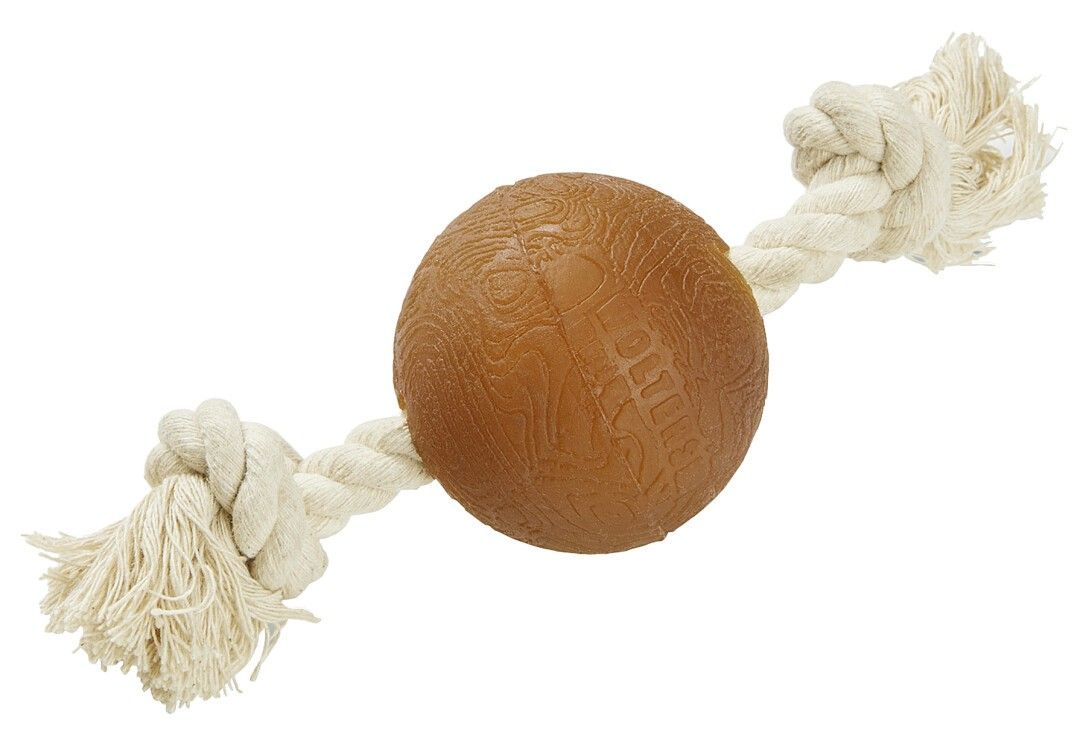 Ball aus Naturkautschuk mit Seil. Braune Kugel, cremefarbenes Seil mit Knoten und Fransen.